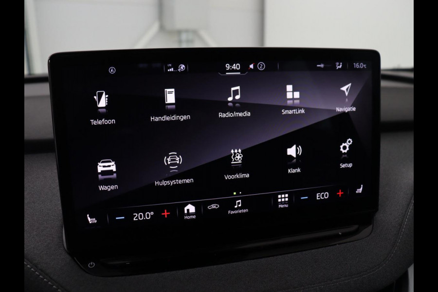 Škoda ENYAQ iV 80 | Panoramadak | Trekhaak | Stoelverwarming | Camera | Sfeerverlichting | Carplay | Navigatie | Achterbankverwarming | Full LED | Parkeerhulp | Cruise control
