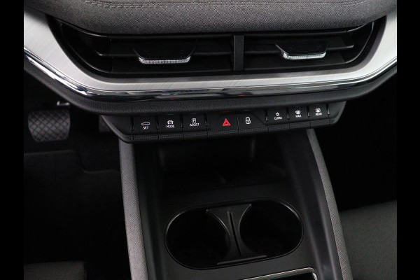 Škoda ENYAQ iV 80 | Panoramadak | Trekhaak | Stoelverwarming | Camera | Sfeerverlichting | Carplay | Navigatie | Achterbankverwarming | Full LED | Parkeerhulp | Cruise control
