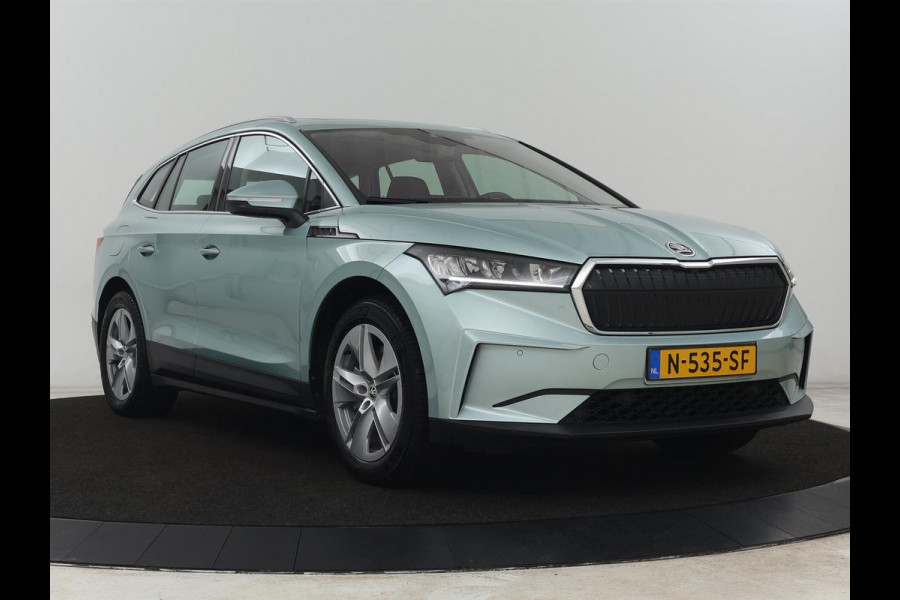Škoda ENYAQ iV 80 | Panoramadak | Trekhaak | Stoelverwarming | Camera | Sfeerverlichting | Carplay | Navigatie | Achterbankverwarming | Full LED | Parkeerhulp | Cruise control