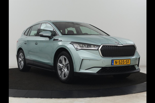 Škoda ENYAQ iV 80 | Panoramadak | Trekhaak | Stoelverwarming | Camera | Sfeerverlichting | Carplay | Navigatie | Achterbankverwarming | Full LED | Parkeerhulp | Cruise control