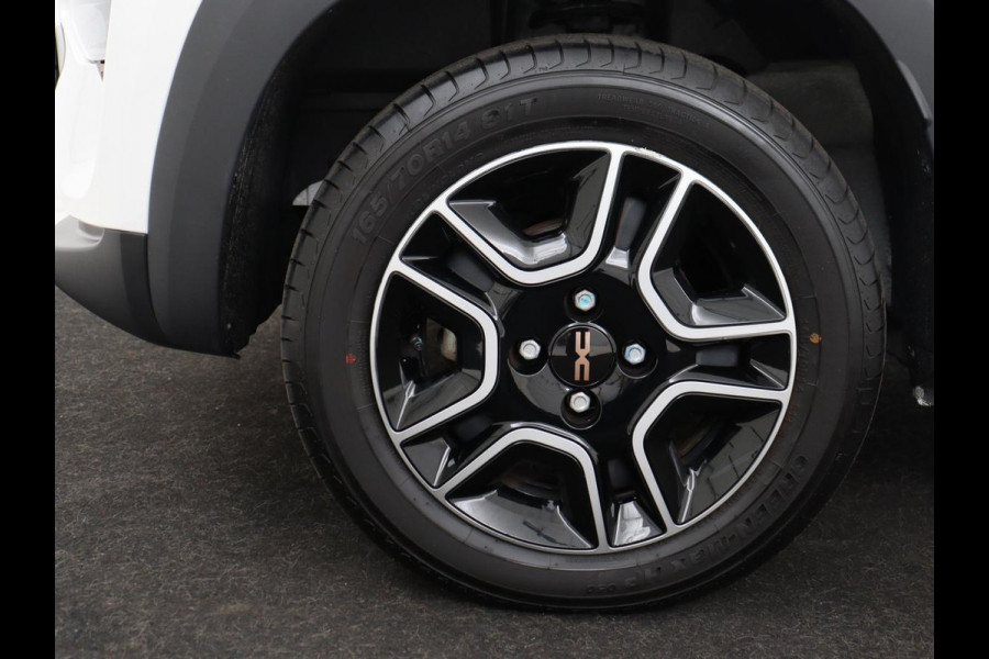 Dacia Spring Extreme 27 kWh | Leder | Carplay | Camera | Airco | Navigatie | Parkeerhulp | Speedlimiter | Bluetooth