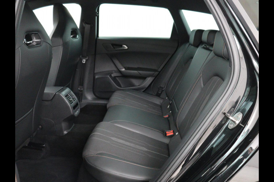 CUPRA Leon 1.4 e-Hybrid VZ Business | 245pk | Origineel NL | Trekhaak | Stuurverwarming |  Carplay | Adaptive cruise | Sfeerverlichting | Navigatie | Parkeerhulp | Keyless | PHEV | Plug In