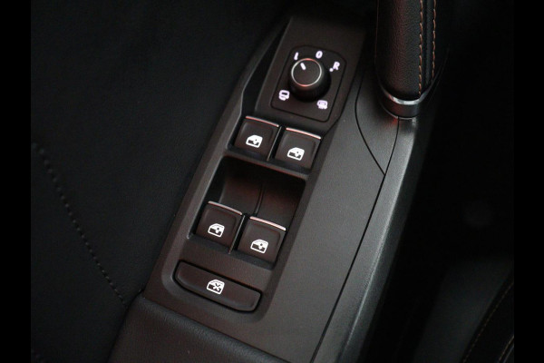 CUPRA Leon 1.4 e-Hybrid VZ Business | 245pk | Origineel NL | Trekhaak | Stuurverwarming |  Carplay | Adaptive cruise | Sfeerverlichting | Navigatie | Parkeerhulp | Keyless | PHEV | Plug In