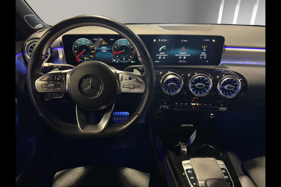 Mercedes-Benz A-Klasse 220 Premium Plus AMG | Sfeer | 18"| Camera | Stoelverw | Parkeersensors | Burmester | Matrix |