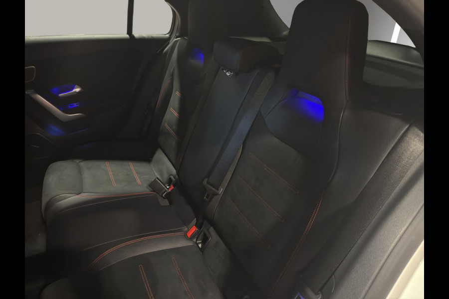 Mercedes-Benz A-Klasse 220 Premium Plus AMG | Sfeer | 18"| Camera | Stoelverw | Parkeersensors | Burmester | Matrix |