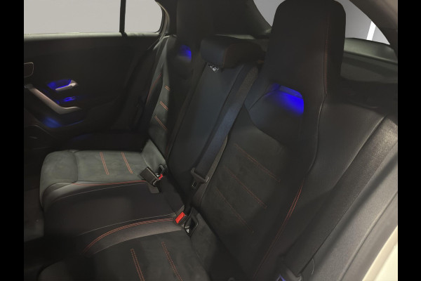 Mercedes-Benz A-Klasse 220 Premium Plus AMG | Sfeer | 18"| Camera | Stoelverw | Parkeersensors | Burmester | Matrix |