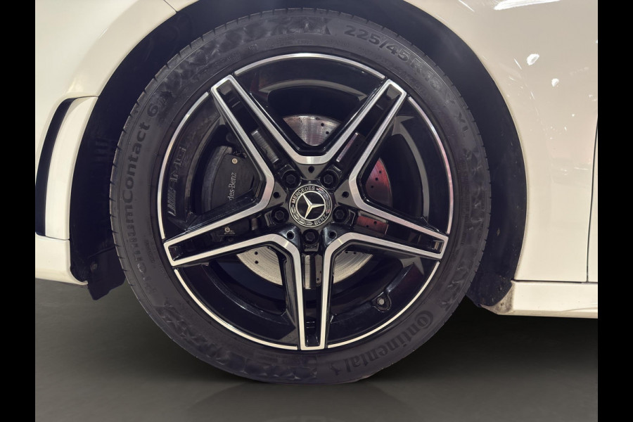 Mercedes-Benz A-Klasse 220 Premium Plus AMG | Sfeer | 18"| Camera | Stoelverw | Parkeersensors | Burmester | Matrix |
