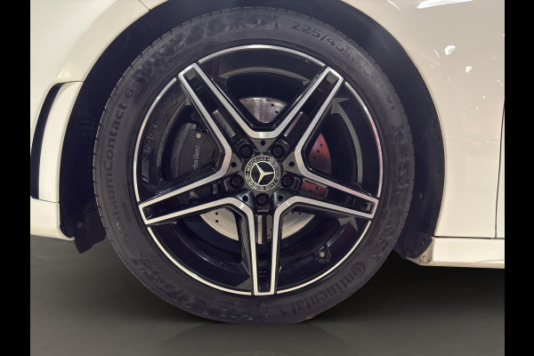 Mercedes-Benz A-Klasse 220 Premium Plus AMG | Sfeer | 18"| Camera | Stoelverw | Parkeersensors | Burmester | Matrix |