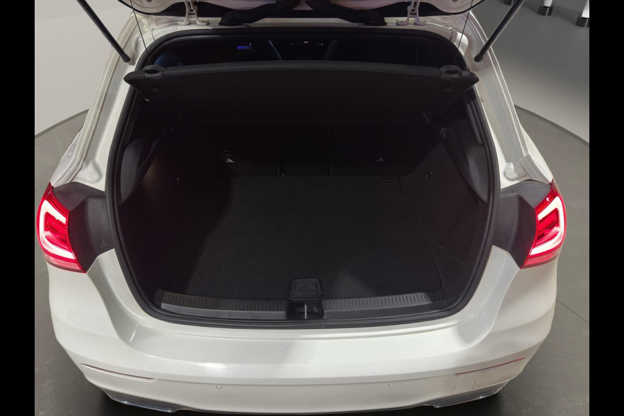 Mercedes-Benz A-Klasse 220 Premium Plus AMG | Sfeer | 18"| Camera | Stoelverw | Parkeersensors | Burmester | Matrix |