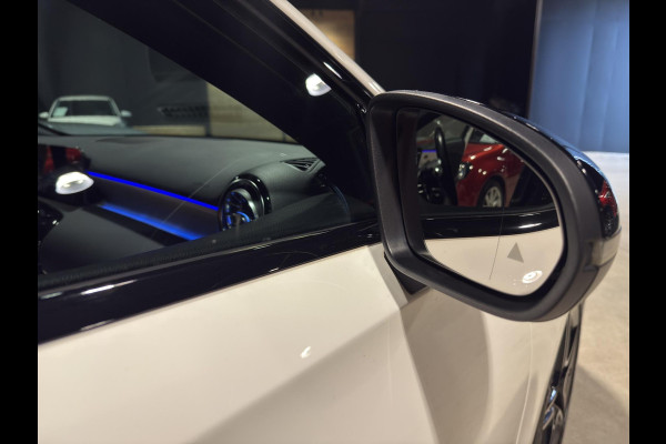 Mercedes-Benz A-Klasse 220 Premium Plus AMG | Sfeer | 18"| Camera | Stoelverw | Parkeersensors | Burmester | Matrix |
