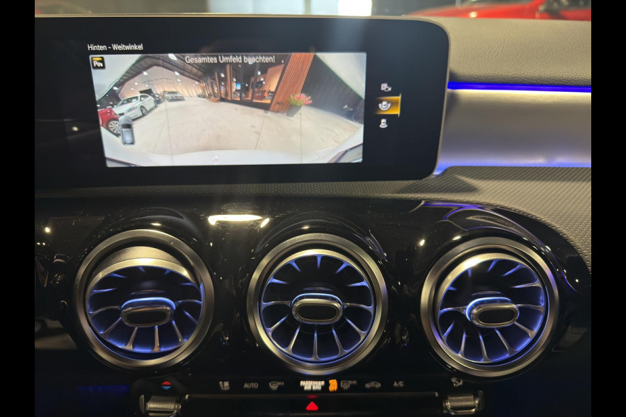Mercedes-Benz A-Klasse 220 Premium Plus AMG | Sfeer | 18"| Camera | Stoelverw | Parkeersensors | Burmester | Matrix |