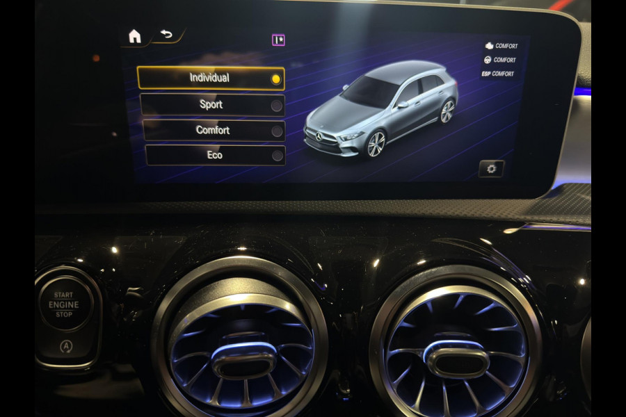 Mercedes-Benz A-Klasse 220 Premium Plus AMG | Sfeer | 18"| Camera | Stoelverw | Parkeersensors | Burmester | Matrix |