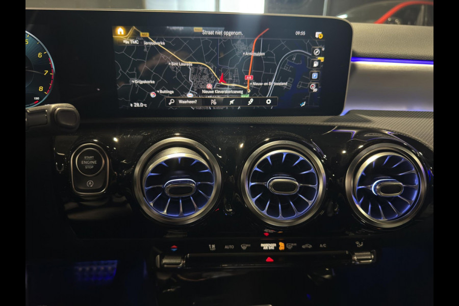 Mercedes-Benz A-Klasse 220 Premium Plus AMG | Sfeer | 18"| Camera | Stoelverw | Parkeersensors | Burmester | Matrix |