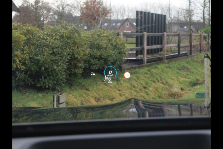 Mercedes-Benz EQB 250 AMG Line 67 kWh | SOH 95% | Panoramadak | Head-Up Display | 360 Camera | Sfeerverlichting |