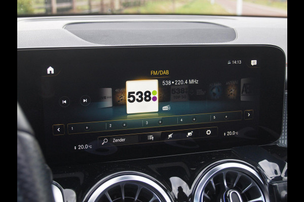 Mercedes-Benz EQB 250 AMG Line 67 kWh | SOH 95% | Panoramadak | Head-Up Display | 360 Camera | Sfeerverlichting |