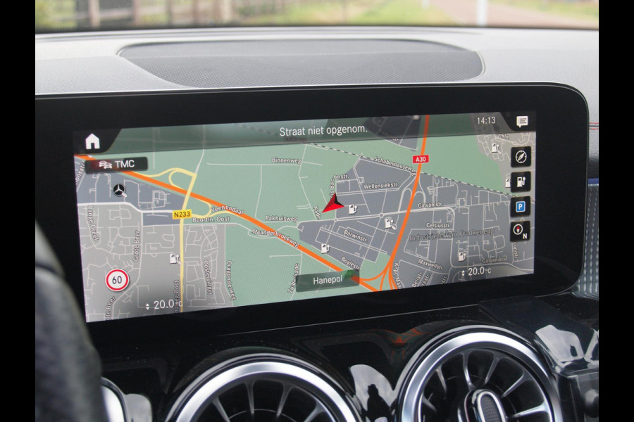 Mercedes-Benz EQB 250 AMG Line 67 kWh | SOH 95% | Panoramadak | Head-Up Display | 360 Camera | Sfeerverlichting |