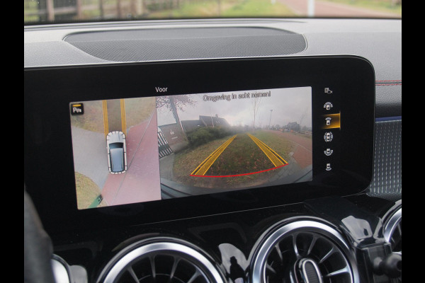 Mercedes-Benz EQB 250 AMG Line 67 kWh | SOH 95% | Panoramadak | Head-Up Display | 360 Camera | Sfeerverlichting |