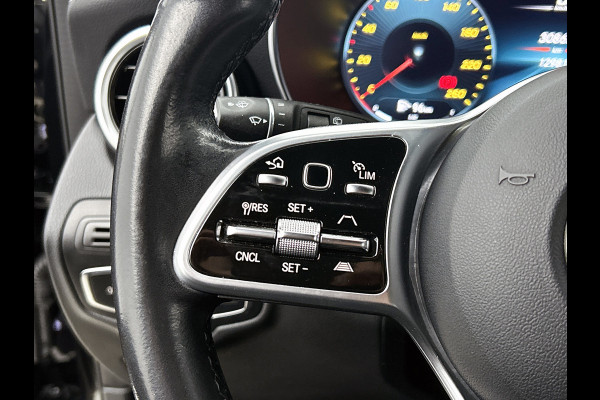 Mercedes-Benz GLC 300e 4MATIC Premium (SFEERVERLICHTING, ELEKT. WEGKLAPBARE TREKHAAK, ADAPTIEVE CRUISE, GOED ONDERHOUDEN)