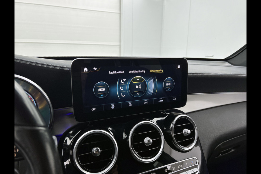 Mercedes-Benz GLC 300e 4MATIC Premium (SFEERVERLICHTING, ELEKT. WEGKLAPBARE TREKHAAK, ADAPTIEVE CRUISE, GOED ONDERHOUDEN)
