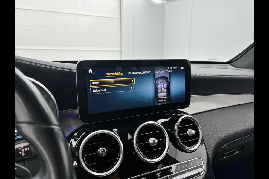 Mercedes-Benz GLC 300e 4MATIC Premium (SFEERVERLICHTING, ELEKT. WEGKLAPBARE TREKHAAK, ADAPTIEVE CRUISE, GOED ONDERHOUDEN)