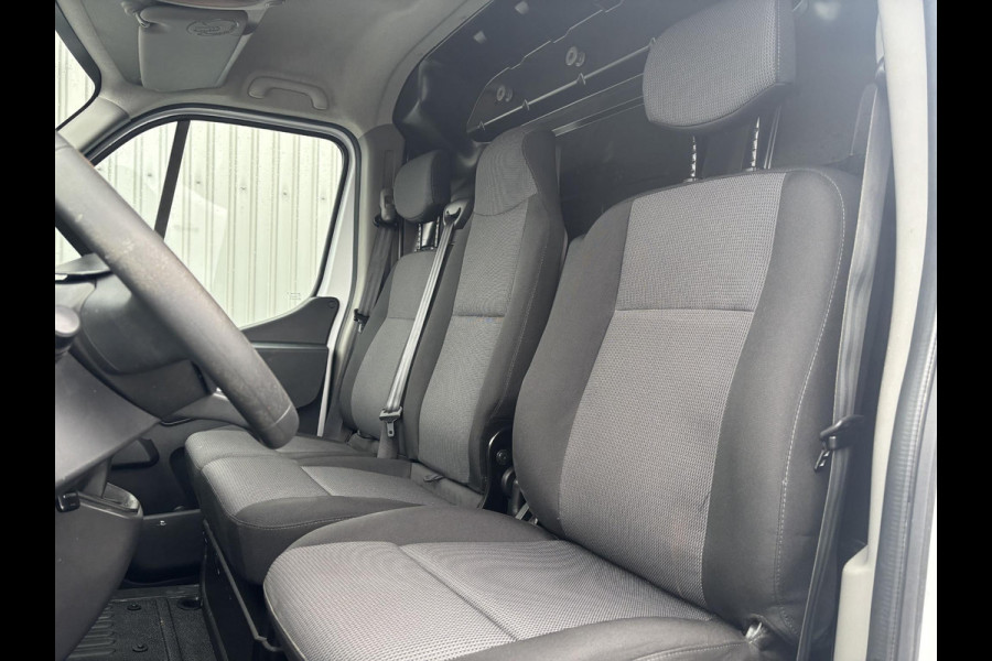 Renault Master T35 2.3 dCi 135 L2H2*A/C*CRUISE*NAVI*HAAK*CAM*3PER