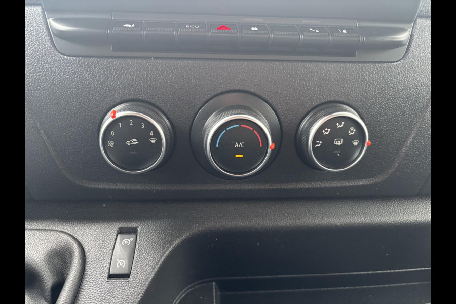 Renault Master T35 2.3 dCi 135 L2H2*A/C*CRUISE*NAVI*HAAK*CAM*3PER