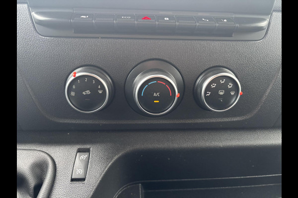 Renault Master T35 2.3 dCi 135 L2H2*A/C*CRUISE*NAVI*HAAK*CAM*3PER