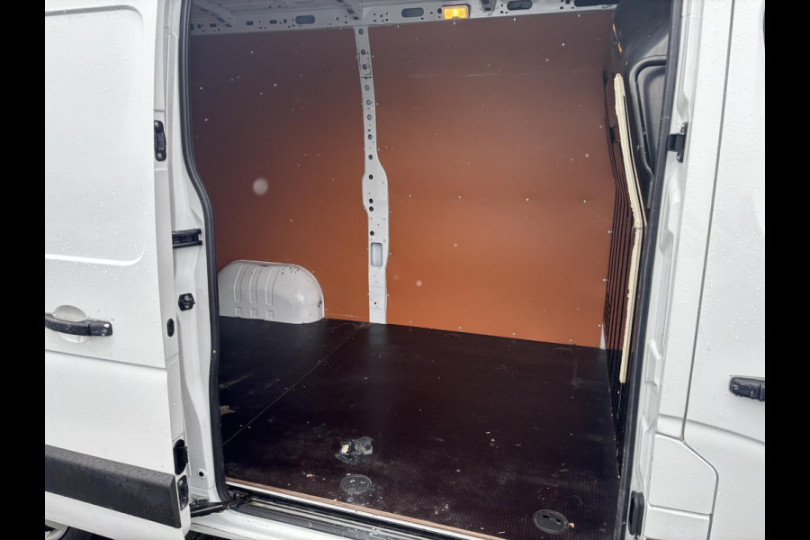 Renault Master T35 2.3 dCi 135 L2H2*A/C*CRUISE*NAVI*HAAK*CAM*3PER