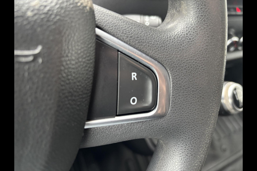 Renault Master T35 2.3 dCi 135 L2H2*A/C*CRUISE*NAVI*HAAK*CAM*3PER