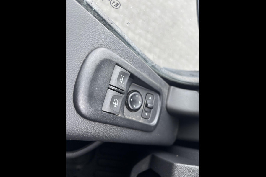 Renault Master T35 2.3 dCi 135 L2H2*A/C*CRUISE*NAVI*HAAK*CAM*3PER