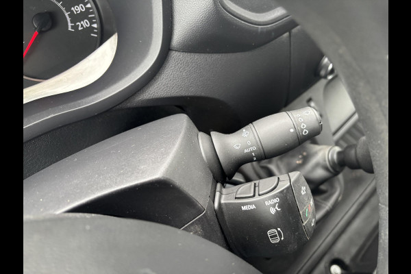 Renault Master T35 2.3 dCi 135 L2H2*A/C*CRUISE*NAVI*HAAK*CAM*3PER