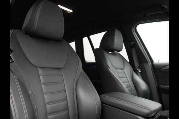 BMW X3 xDrive30e M Sport Plug In Hybrid 293pk Dealer O.H. PHEV | Head Up | 360 Camera | Lederen Sportstoelen Verwarmd | Sfeerverlichting | Keyless | Blis | Virtual | Navigatie | DAB | Cruise Control | Carbon Schwarz Metallic |