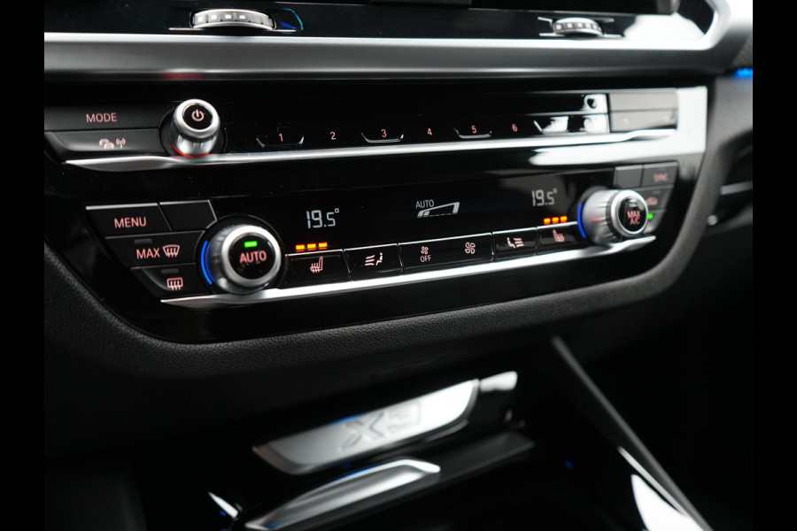 BMW X3 xDrive30e M Sport Plug In Hybrid 293pk Dealer O.H. PHEV | Head Up | 360 Camera | Lederen Sportstoelen Verwarmd | Sfeerverlichting | Keyless | Blis | Virtual | Navigatie | DAB | Cruise Control | Carbon Schwarz Metallic |