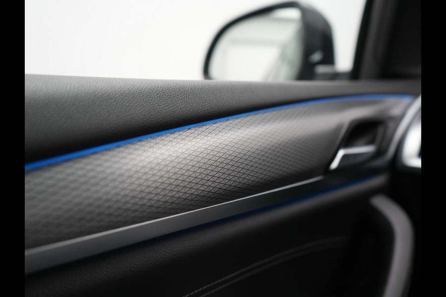 BMW X3 xDrive30e M Sport Plug In Hybrid 293pk Dealer O.H. PHEV | Head Up | 360 Camera | Lederen Sportstoelen Verwarmd | Sfeerverlichting | Keyless | Blis | Virtual | Navigatie | DAB | Cruise Control | Carbon Schwarz Metallic |