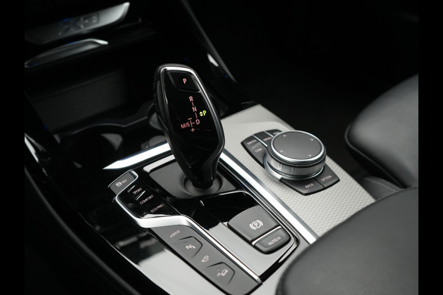 BMW X3 xDrive30e M Sport Plug In Hybrid 293pk Dealer O.H. PHEV | Head Up | 360 Camera | Lederen Sportstoelen Verwarmd | Sfeerverlichting | Keyless | Blis | Virtual | Navigatie | DAB | Cruise Control | Carbon Schwarz Metallic |
