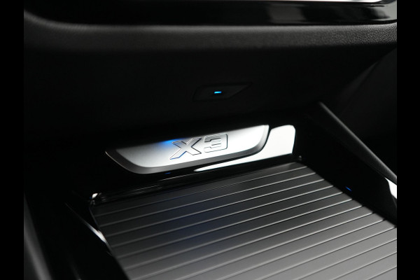 BMW X3 xDrive30e M Sport Plug In Hybrid 293pk Dealer O.H. PHEV | Head Up | 360 Camera | Lederen Sportstoelen Verwarmd | Sfeerverlichting | Keyless | Blis | Virtual | Navigatie | DAB | Cruise Control | Carbon Schwarz Metallic |