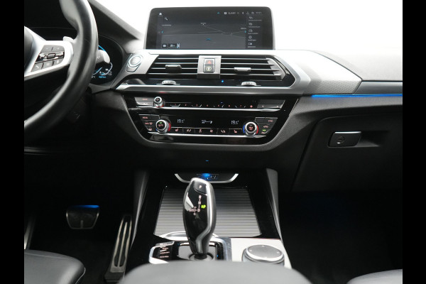 BMW X3 xDrive30e M Sport Plug In Hybrid 293pk Dealer O.H. PHEV | Head Up | 360 Camera | Lederen Sportstoelen Verwarmd | Sfeerverlichting | Keyless | Blis | Virtual | Navigatie | DAB | Cruise Control | Carbon Schwarz Metallic |