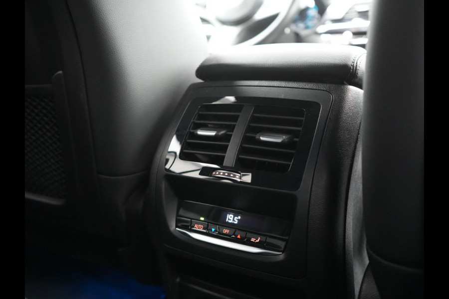 BMW X3 xDrive30e M Sport Plug In Hybrid 293pk Dealer O.H. PHEV | Head Up | 360 Camera | Lederen Sportstoelen Verwarmd | Sfeerverlichting | Keyless | Blis | Virtual | Navigatie | DAB | Cruise Control | Carbon Schwarz Metallic |