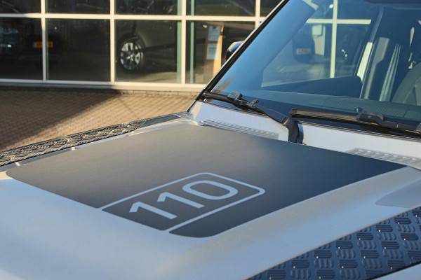 Land Rover Defender D240 110 S 7 Seater incl. Btw / BPM geel kenteken „De Uiver” Special Lier