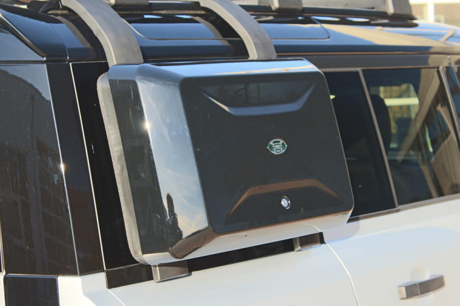 Land Rover Defender D240 110 S 7 Seater incl. Btw / BPM geel kenteken „De Uiver” Special Lier