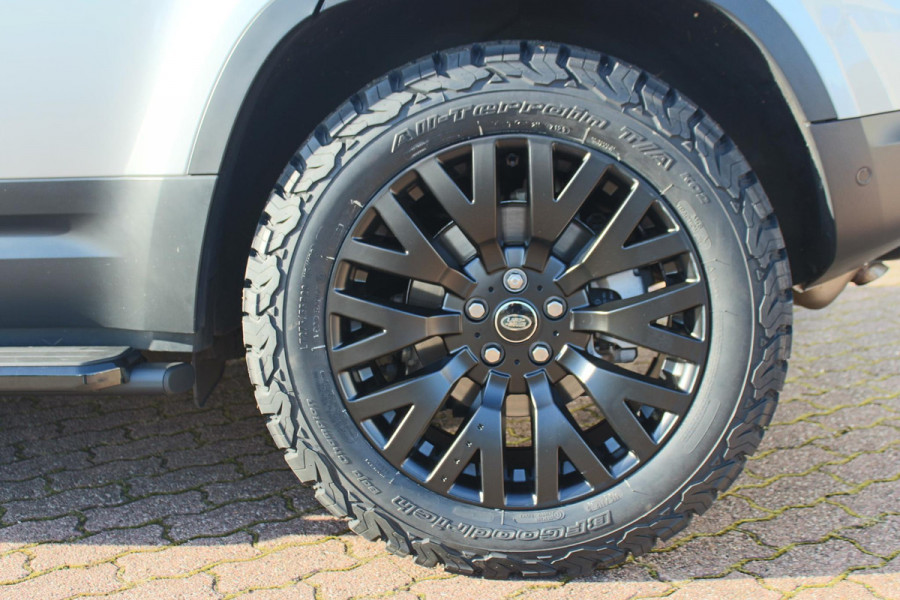 Land Rover Defender D240 110 S 7 Seater incl. Btw / BPM geel kenteken „De Uiver” Special Lier