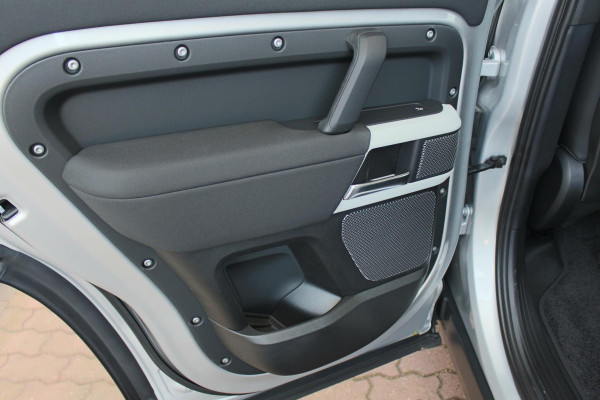 Land Rover Defender D240 110 S 7 Seater incl. Btw / BPM geel kenteken „De Uiver” Special Lier