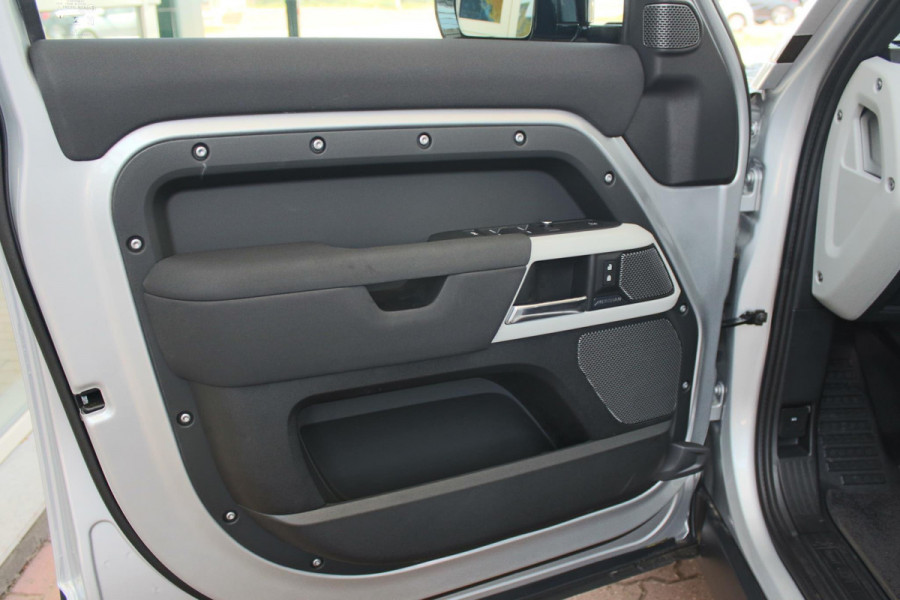 Land Rover Defender D240 110 S 7 Seater incl. Btw / BPM geel kenteken „De Uiver” Special Lier