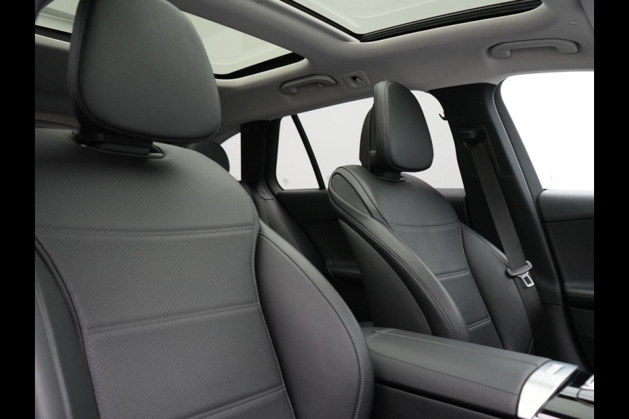 Mercedes-Benz C-Klasse Estate 300 e Avantgarde Plug In Hybrid 313pk Dealer O.H. PHEV | Panodak | 360 Camera | Lederen Sportstoelen & Stuur Verwarmd | Sfeerverlichting | Apple Carplay | Blis | Navigatie | Cruise Control | Virtual | DAB |