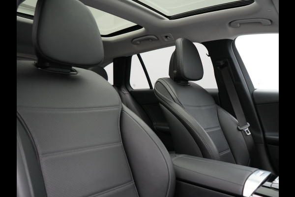 Mercedes-Benz C-Klasse Estate 300 e Avantgarde Plug In Hybrid 313pk Dealer O.H. PHEV | Panodak | 360 Camera | Lederen Sportstoelen & Stuur Verwarmd | Sfeerverlichting | Apple Carplay | Blis | Navigatie | Cruise Control | Virtual | DAB |