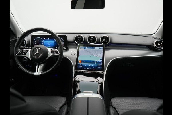 Mercedes-Benz C-Klasse Estate 300 e Avantgarde Plug In Hybrid 313pk Dealer O.H. PHEV | Panodak | 360 Camera | Lederen Sportstoelen & Stuur Verwarmd | Sfeerverlichting | Apple Carplay | Blis | Navigatie | Cruise Control | Virtual | DAB |