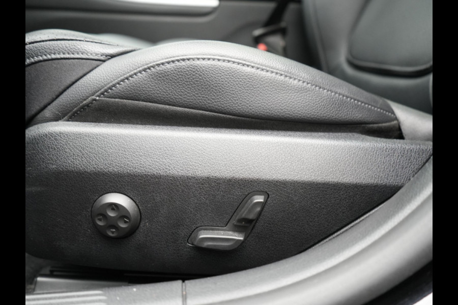 Mercedes-Benz C-Klasse Estate 300 e Avantgarde Plug In Hybrid 313pk Dealer O.H. PHEV | Panodak | 360 Camera | Lederen Sportstoelen & Stuur Verwarmd | Sfeerverlichting | Apple Carplay | Blis | Navigatie | Cruise Control | Virtual | DAB |