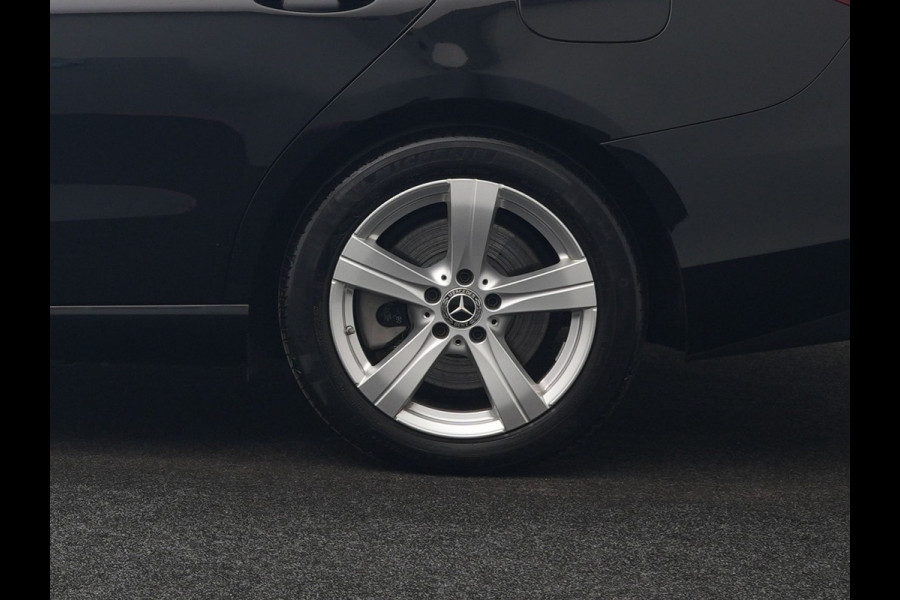 Mercedes-Benz C-Klasse Estate 300 e Avantgarde Plug In Hybrid 313pk Dealer O.H. PHEV | Panodak | 360 Camera | Lederen Sportstoelen & Stuur Verwarmd | Sfeerverlichting | Apple Carplay | Blis | Navigatie | Cruise Control | Virtual | DAB |