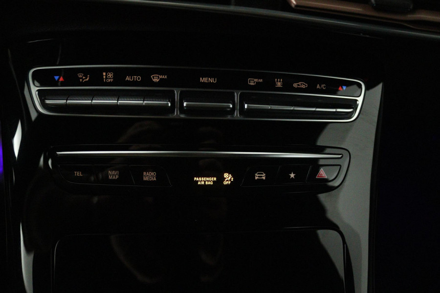 Mercedes-Benz EQC 400 4MATIC Business Solution AMG 80 kWh (SFEERVERLICHTING, STOELVERWARMING, ACHTERUITRIJCAMERA, ELEKTR STOELEN)