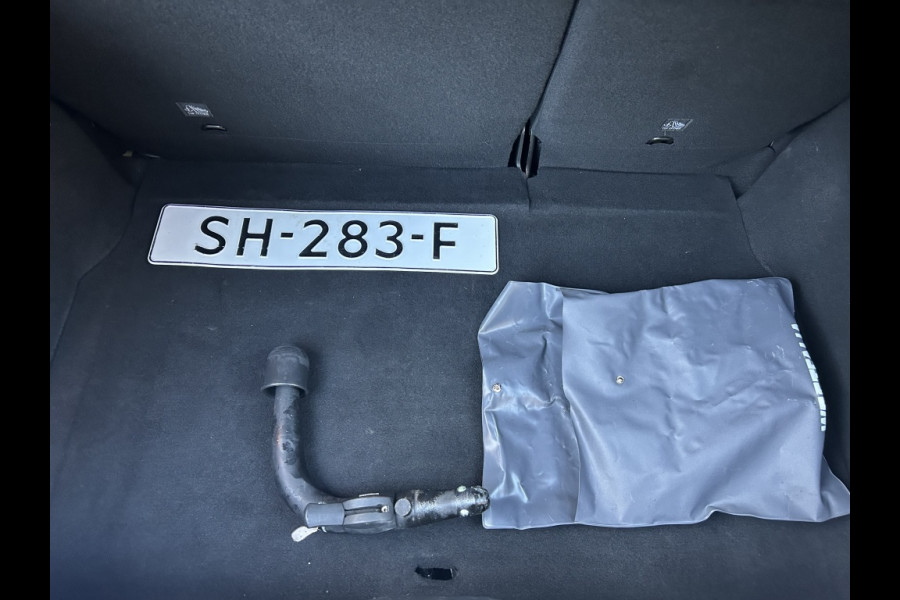 Citroën C3 1.2 Shine Navi, Camera, Carplay, 17" LMV, Trekhaak afn.